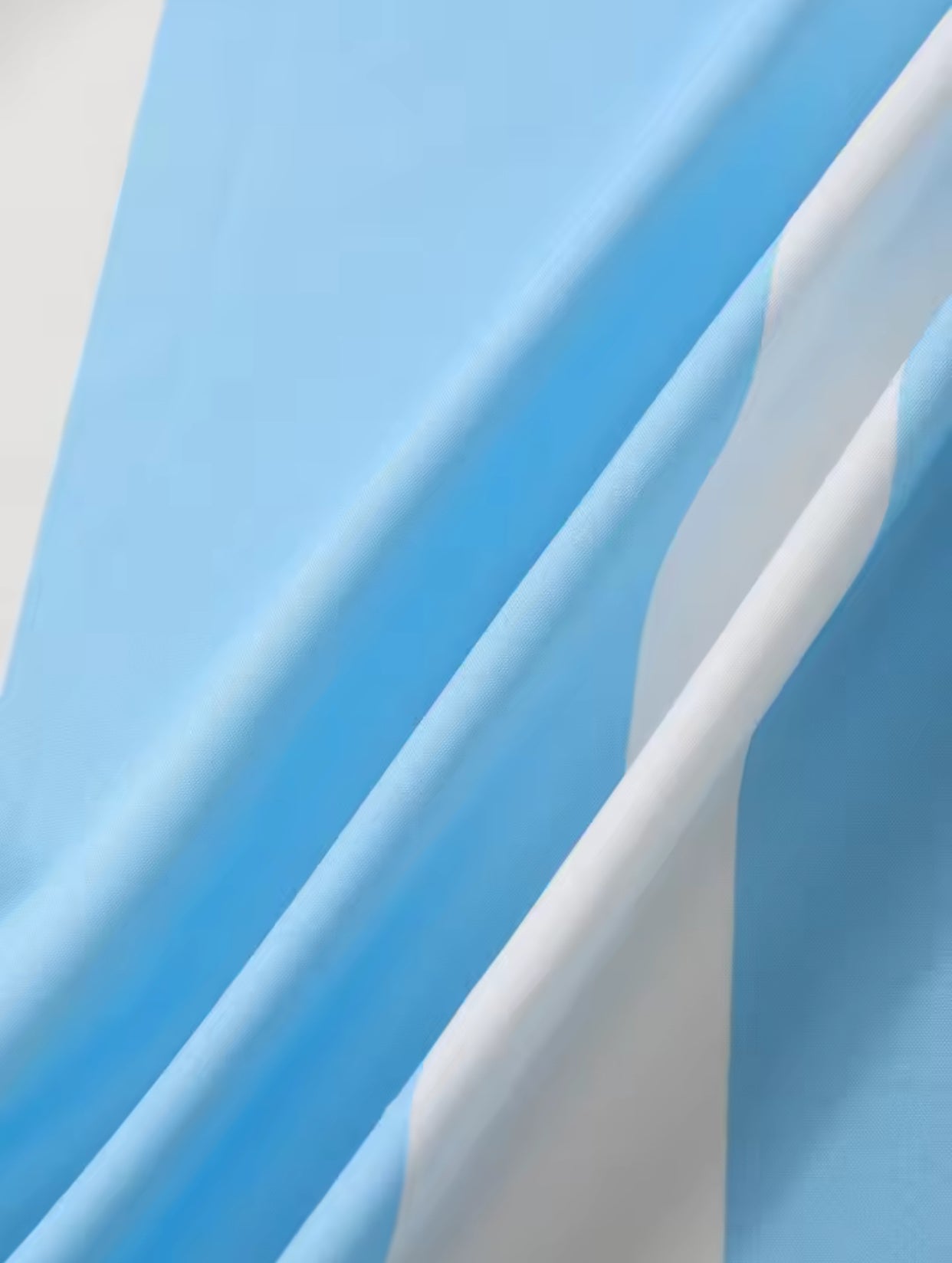 2-Piece Printed Men's Summer Short-Sleeved Button-Down
Shirt and Pants Set